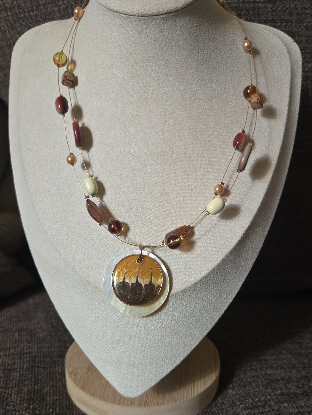 Vintage Glass Beaded Brown & Cream Shell Pendant Gold Wire Necklace 💫
